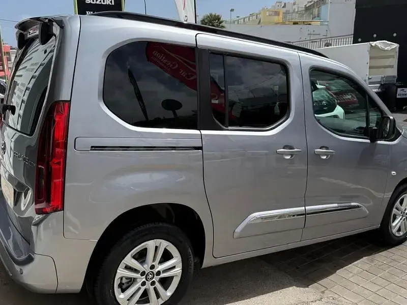 Usado Toyota Proace Verso Active 110 CV (80 kW) 2024 Gris / plata Familiar