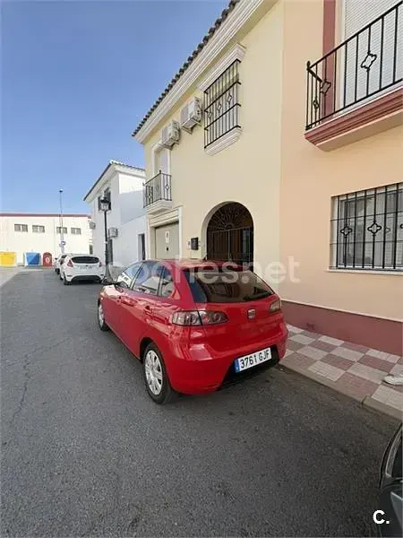 Usado Seat Ibiza Reference 80 CV (58 kW) 2008 Rojo Berlina