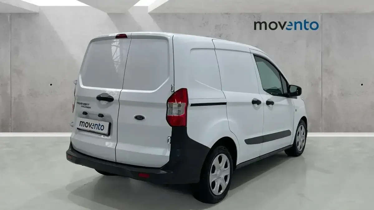Usado Ford Transit Trend 102 CV (75 kW) 2022 Blanco Van