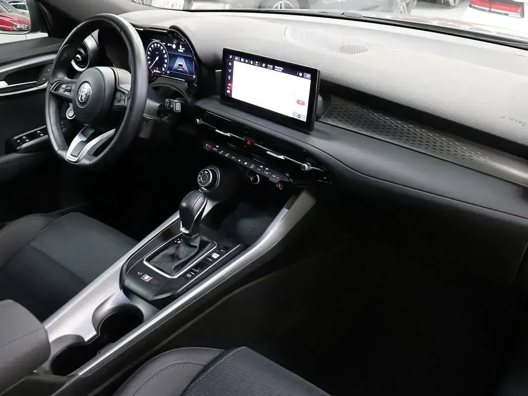 Usado Alfa Romeo Tonale Sprint 130 CV (95 kW) 2023 Negro SUV