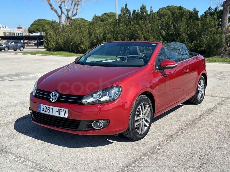Usado VW Golf Cabriolet 122 CV (89 kW) 2013 Granate Descapotable