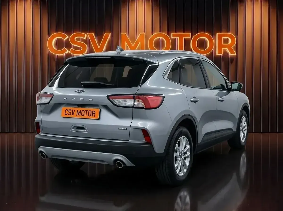 Usado Ford Kuga Titanium 190 CV (139 kW) 2022 Gris SUV