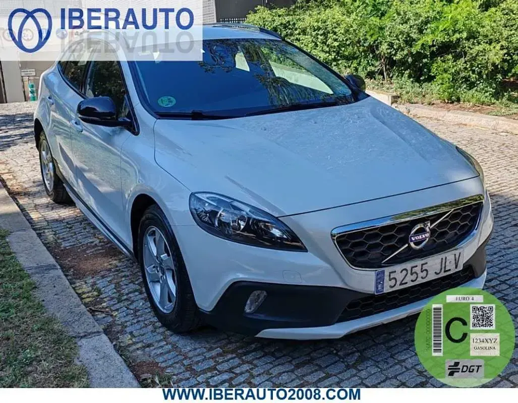 Usado Volvo V40 Momentum 120 CV (88 kW) 2016 Blanco SUV