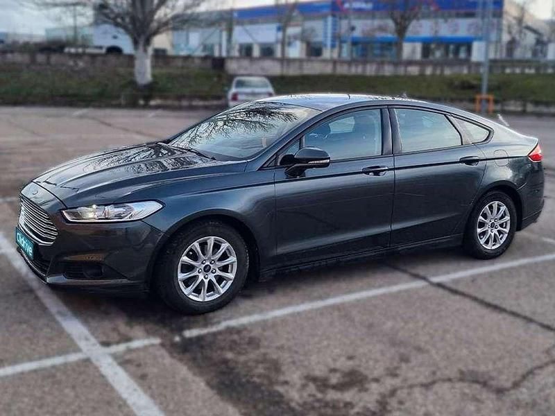 Usado Ford Mondeo Trend 155 CV (114 kW) 2016 Negro Berlina