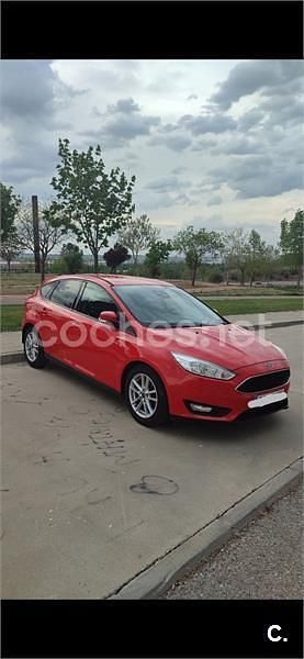 Usado Ford Focus Trend 125 CV (91 kW) 2015 Rojo Berlina