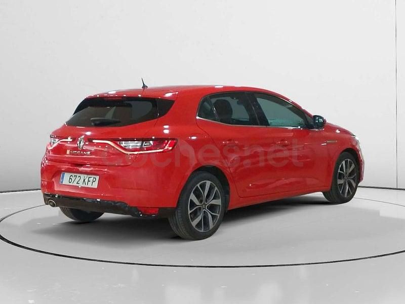 Usado Renault Mégane IV Zen 110 CV (80 kW) 2017 Rojo Berlina