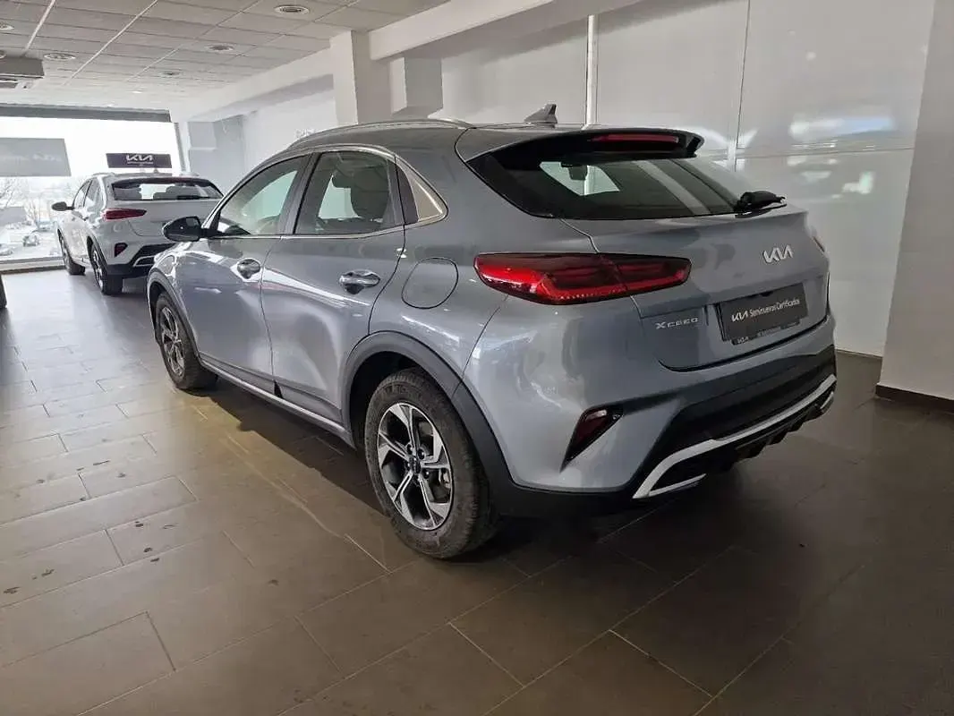 Usado Kia XCeed 120 CV (88 kW) 2022 Gris SUV