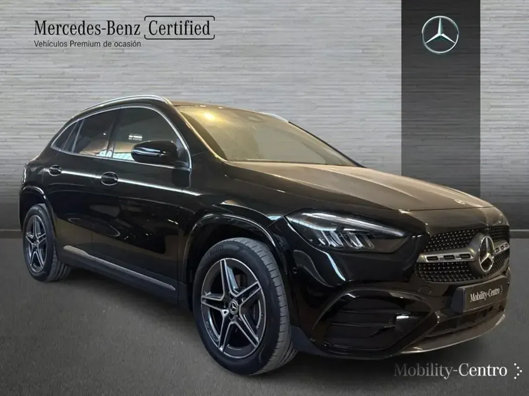 Usado Mercedes GLA250 163 CV (119 kW) 2025 Negro noche SUV