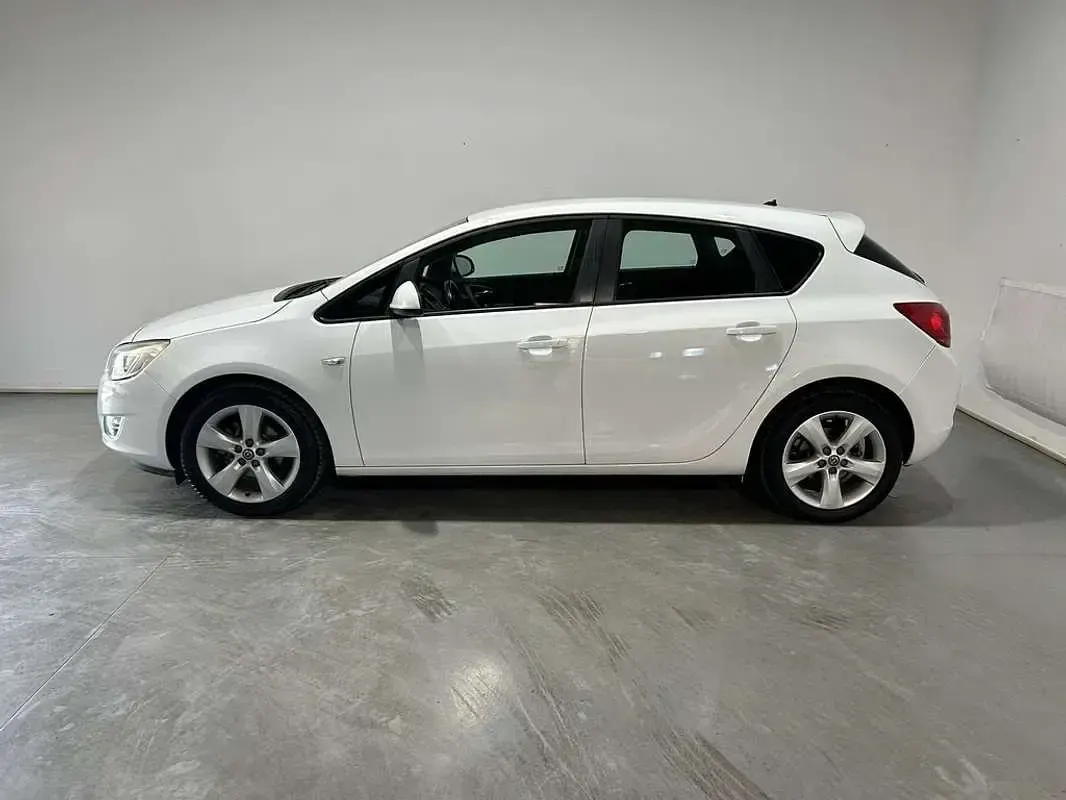 Usado Opel Astra Enjoy 116 CV (85 kW) 2011 Blanco Utilitario