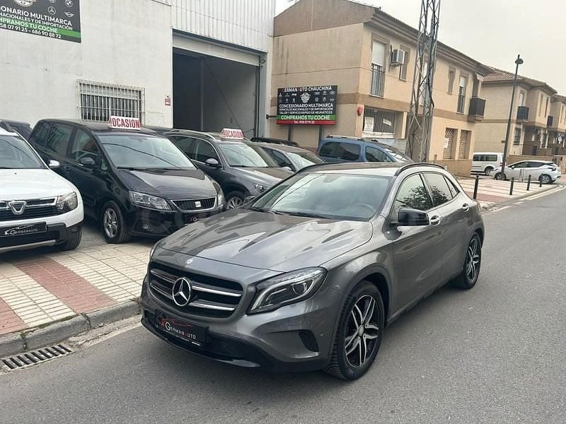 Usado Mercedes GLA200 Style 136 CV (100 kW) 2015 Gris / plata SUV