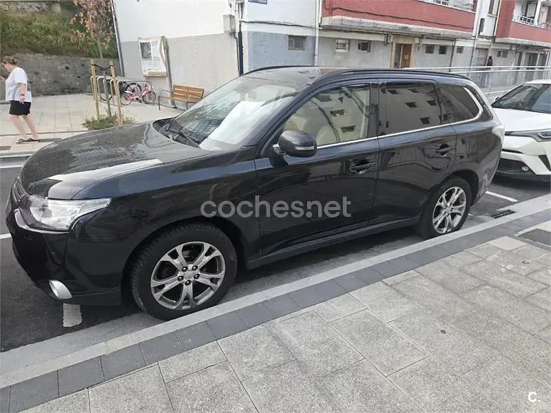 Usado Mitsubishi Outlander 150 CV (110 kW) 2013 Negro SUV
