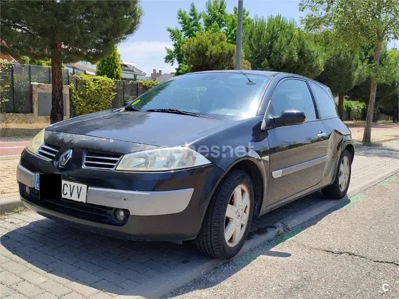 Usado Renault Mégane Dynamique 115 CV (84 kW) 2004 Negro Berlina