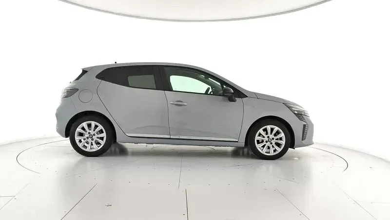 Usado Renault Clio V Evolution 100 CV (73 kW) 2025 Gris Berlina