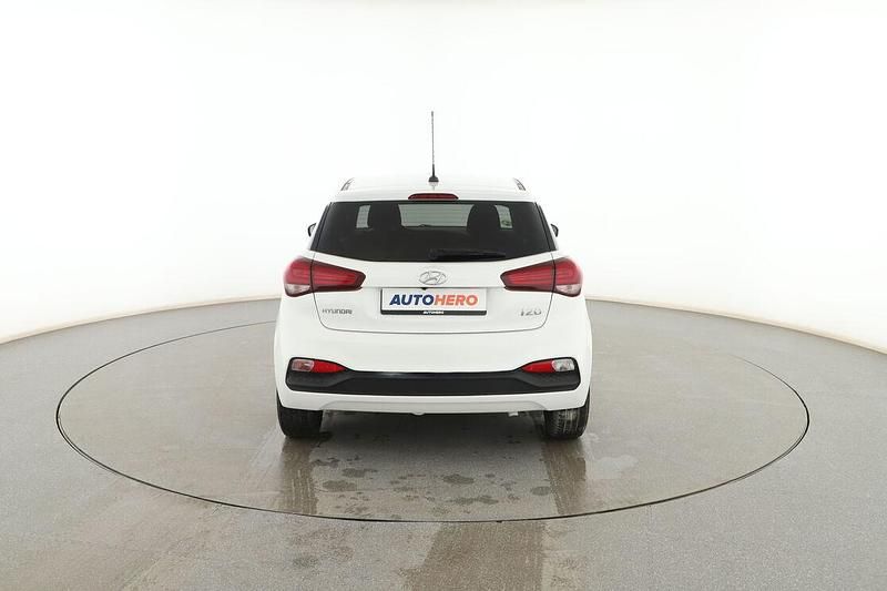 Usado Hyundai i20 101 CV (74 kW) 2020 Blanco Berlina