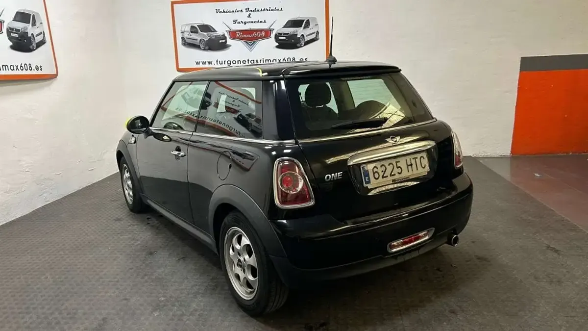 Usado Mini ONE 98 CV (72 kW) 2013 Negro Utilitario