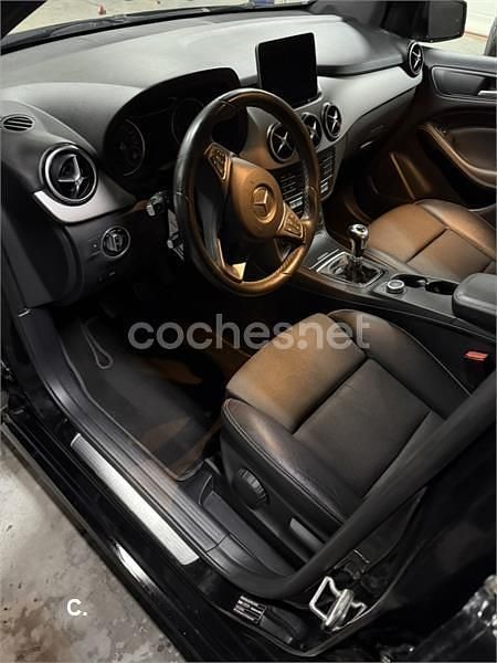 Usado Mercedes B200 136 CV (100 kW) 2018 Negro Monovolumen