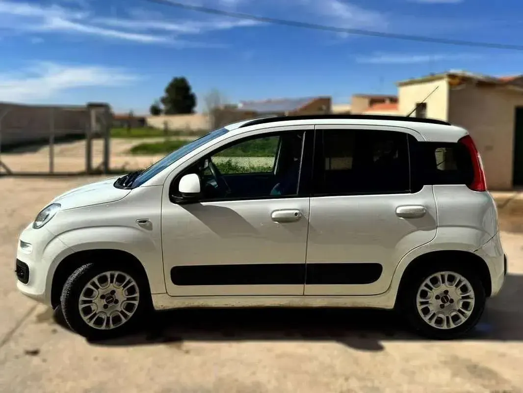 Usado Fiat Panda Lounge 75 CV (55 kW) 2016 Blanco Utilitario