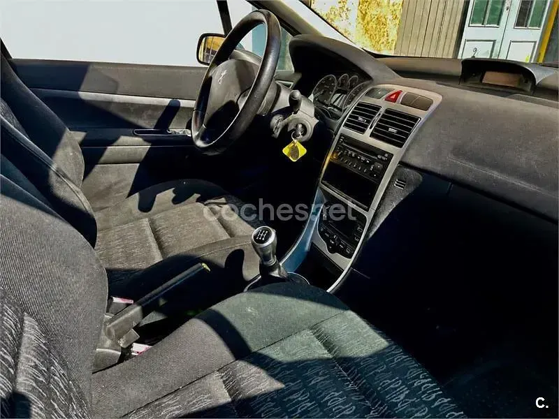 Usado Peugeot 307 90 CV (66 kW) 2004 Gris / plata Berlina