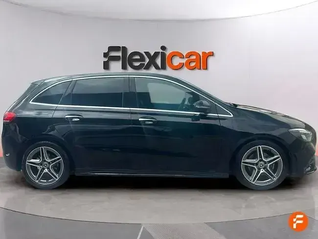Usado Mercedes B180 116 CV (85 kW) 2022 Negro Utilitario
