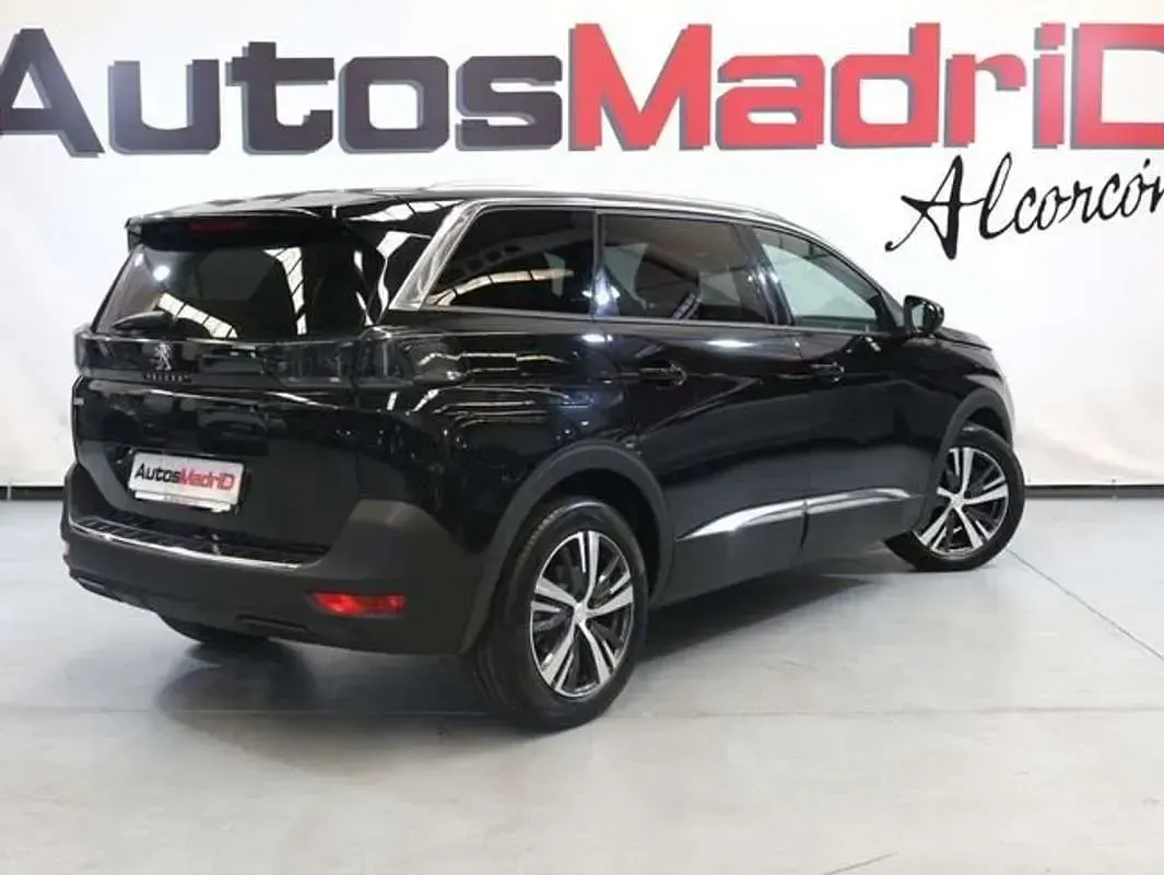 Begagnad Peugeot 5008 Allure 131 HK (96 kW) 2024 Grå Minibuss