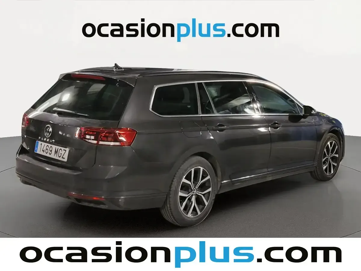 Usado VW Passat Executive 150 CV (110 kW) 2023 Gris / plata Familiar