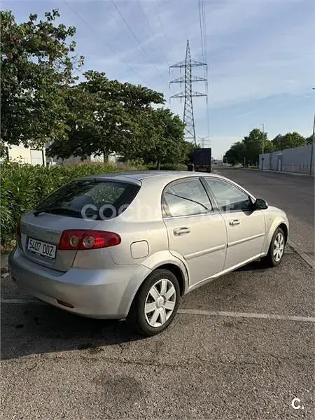 Usado Chevrolet Lacetti SE 94 CV (69 kW) 2004 Gris / plata Berlina