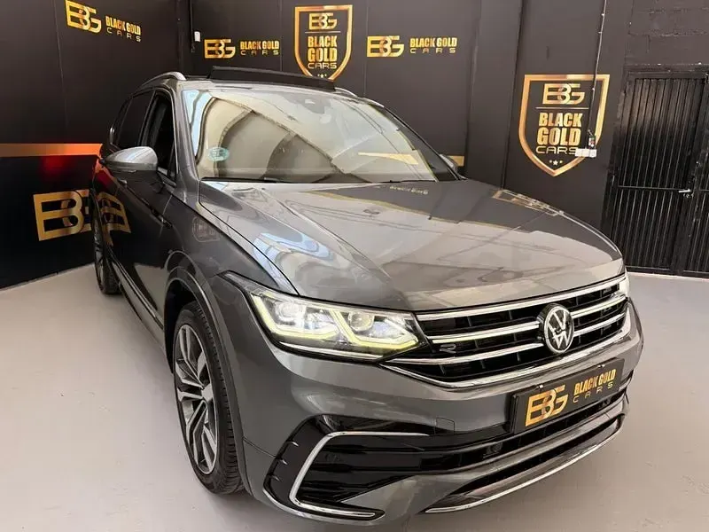 Usado VW Tiguan Allspace R-line 200 CV (147 kW) 2022 Gris / plata SUV