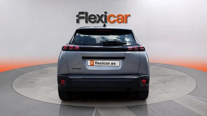 Usado Peugeot 2008 Active 101 CV (74 kW) 2023 Gris SUV