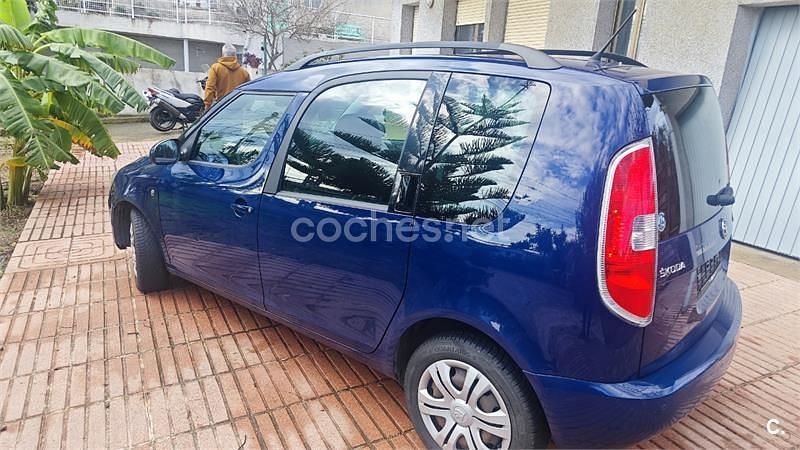 Usado Skoda Roomster Elegance 105 CV (77 kW) 2015 Azul Monovolumen