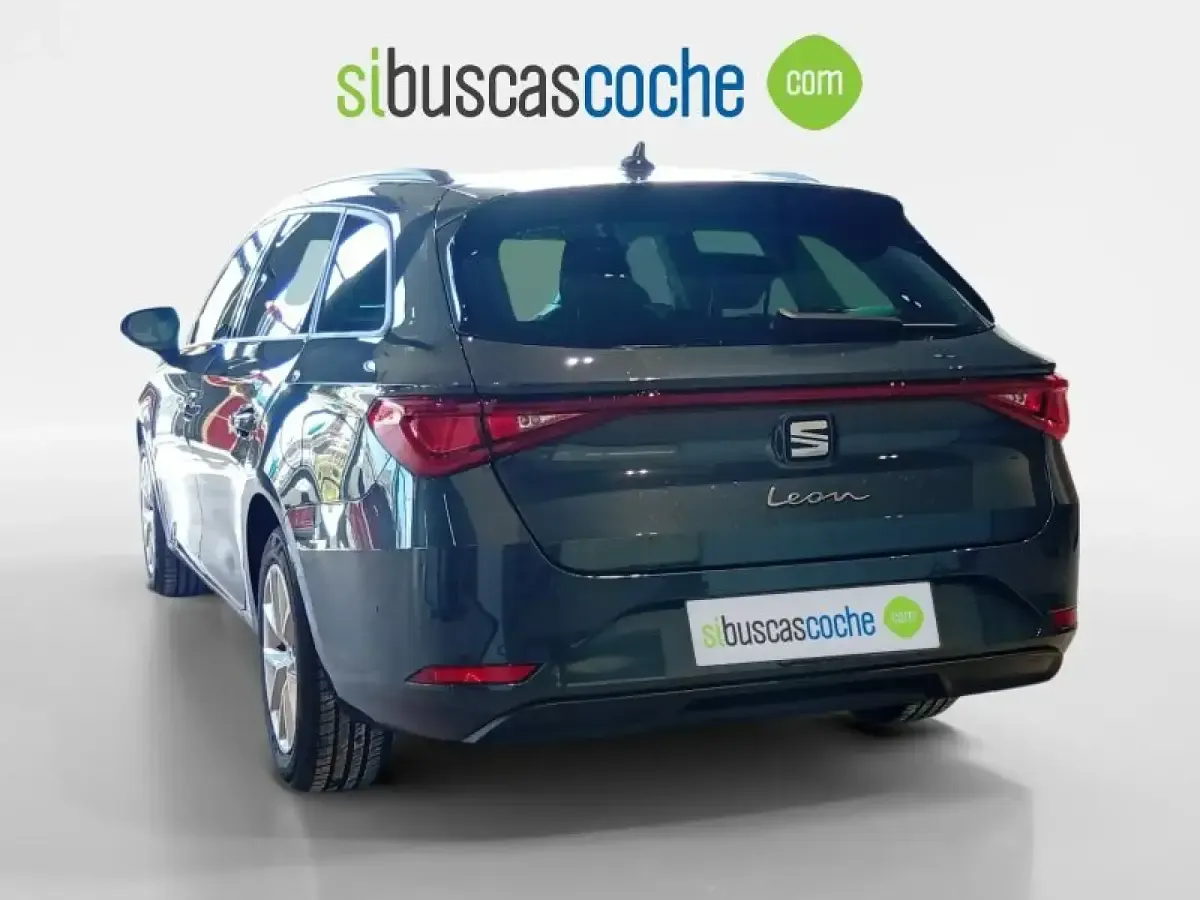 Usado Seat Leon Style 150 CV (110 kW) 2025 Gris/plata