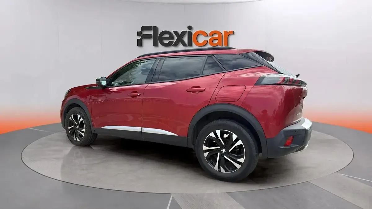 Usado Peugeot 2008 Allure 131 CV (96 kW) 2023 Rojo SUV
