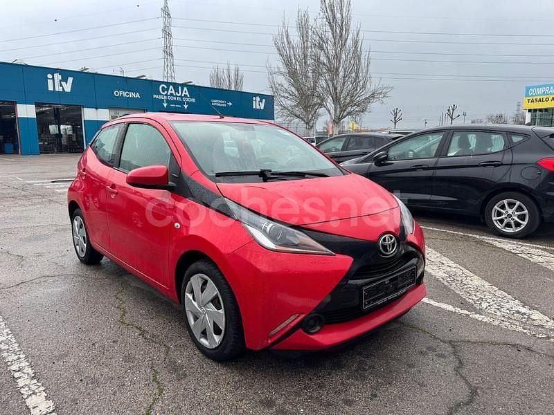 Rojo Usado 2015 Toyota Aygo X-clusiv Utilitario | 5750 € (Buen precio) - Imagen 1/4