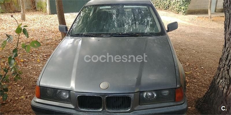 Usado BMW 318 113 CV (83 kW) 1993 Gris / plata Berlina