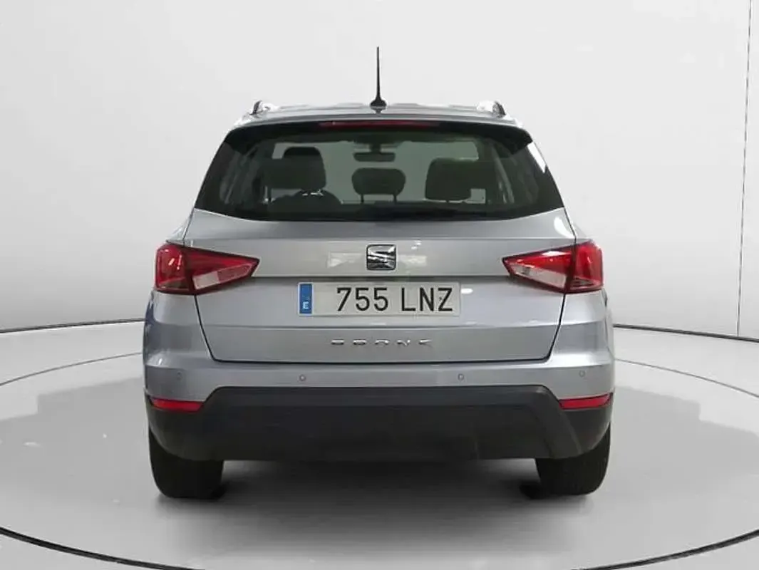 Usado Seat Arona Style 110 CV (80 kW) 2021 Gris SUV