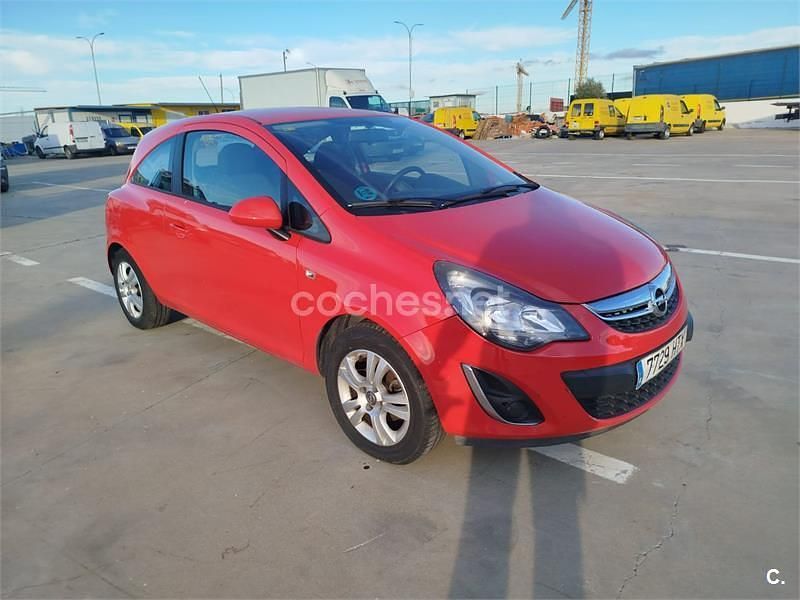 Usado Opel Corsa Selective 85 CV (62 kW) 2013 Rojo Utilitario
