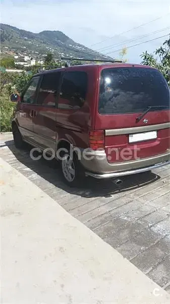 Usado Nissan Serena 75 CV (55 kW) 2000 Granate Monovolumen
