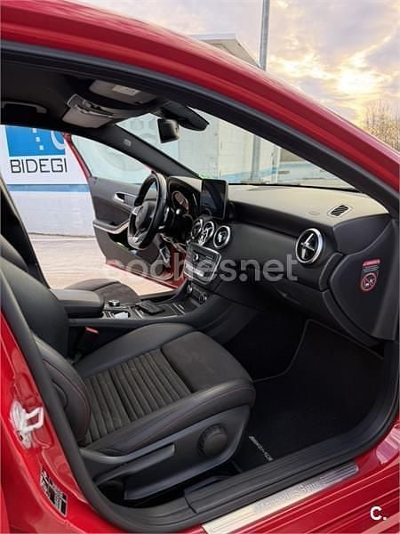 Usado Mercedes GLA180 AMG line 122 CV (89 kW) 2017 Rojo SUV