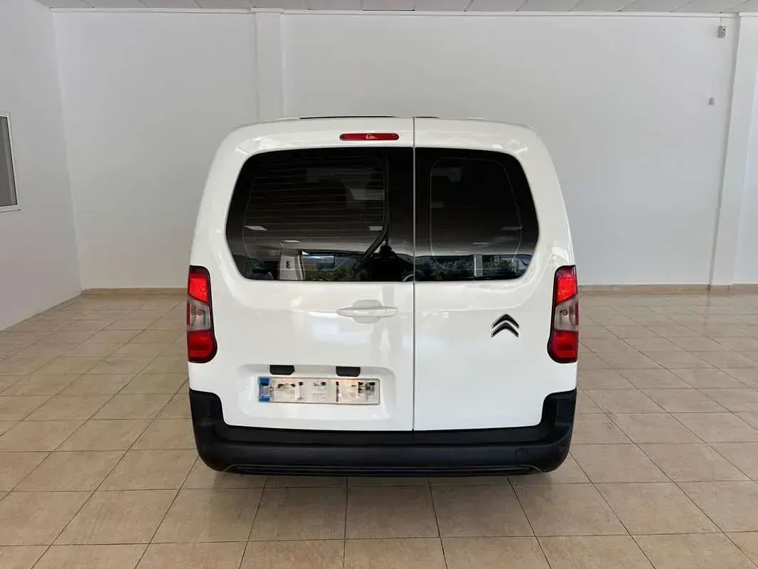 Usado Citroën Berlingo Feel 110 CV (80 kW) 2020 Blanco Monovolumen