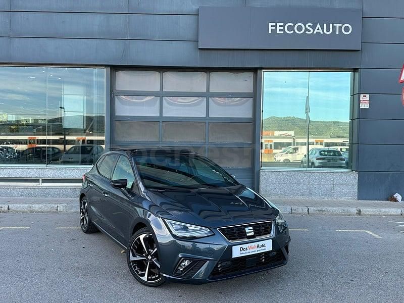 Usado Seat Ibiza FR 110 CV (80 kW) 2022 Negro Utilitario