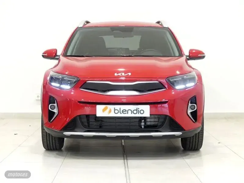 Usado Kia Stonic Style 100 CV (73 kW) 2024 Rojo SUV