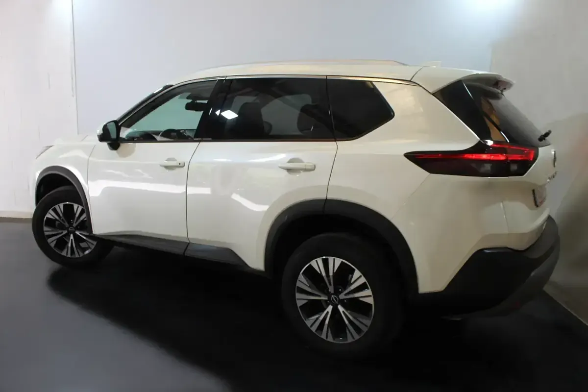 Usado Nissan X-Trail N-Connecta 163 CV (119 kW) 2024 Lunar white metalizado SUV