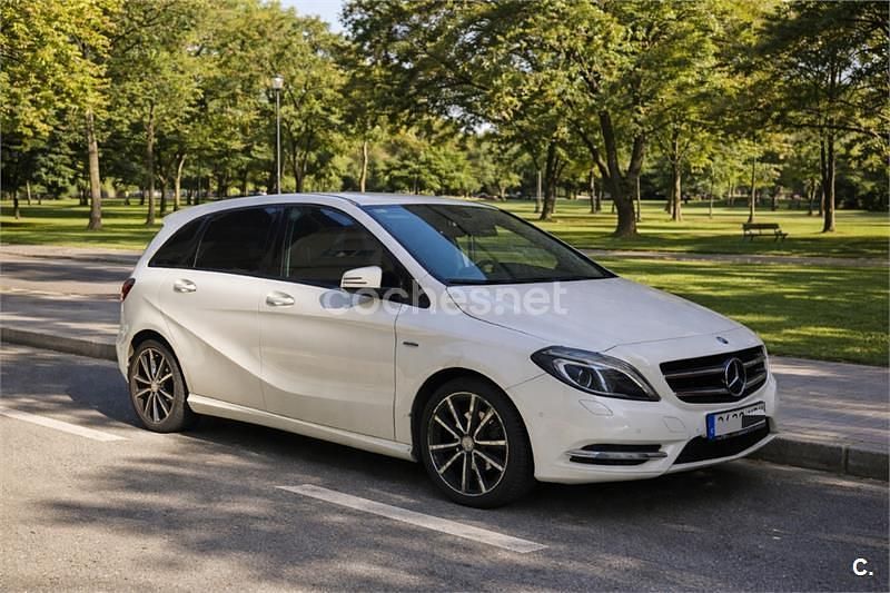 Usado Mercedes B180 122 CV (89 kW) 2012 Blanco Monovolumen
