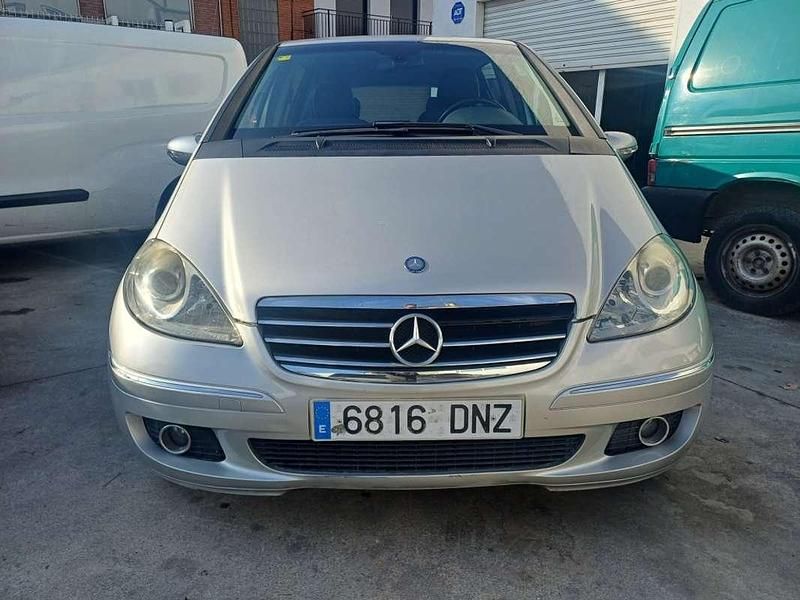 Usado Mercedes A150 Avantgarde 95 CV (69 kW) 2005 Plateado Utilitario