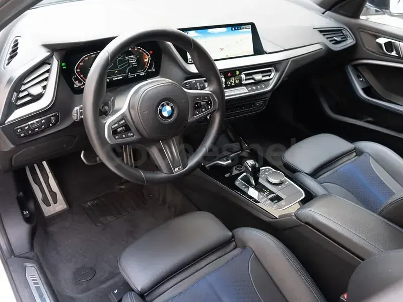 Usado BMW 118 Sport Line 150 CV (110 kW) 2022 Blanco Berlina