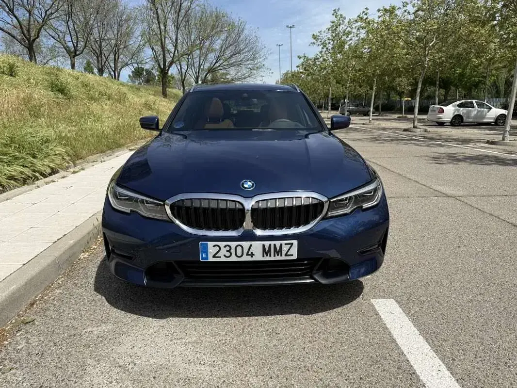 Usado BMW 330e Comfort Edition 292 CV (214 kW) 2022 Azul Familiar