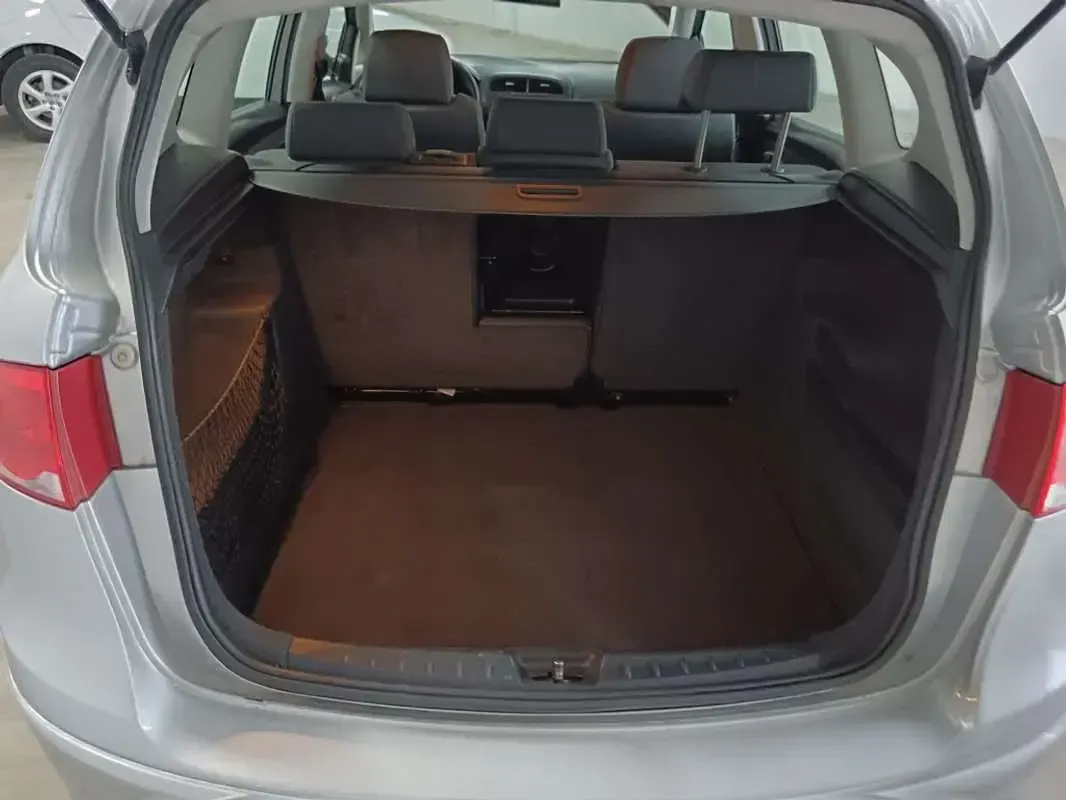 Usado Seat Altea XL Copa 105 CV (77 kW) 2012 Plateado Monovolumen