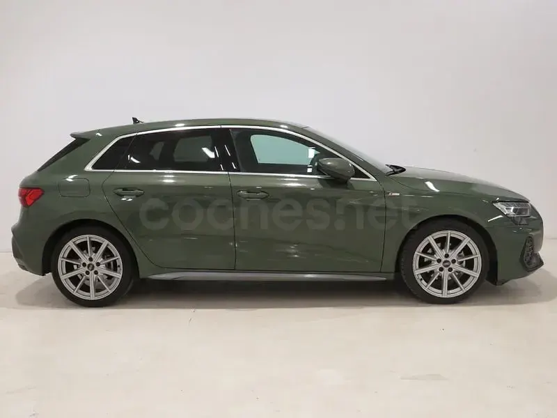 Usado Audi A3 S-Line 150 CV (110 kW) 2025 Verde Berlina