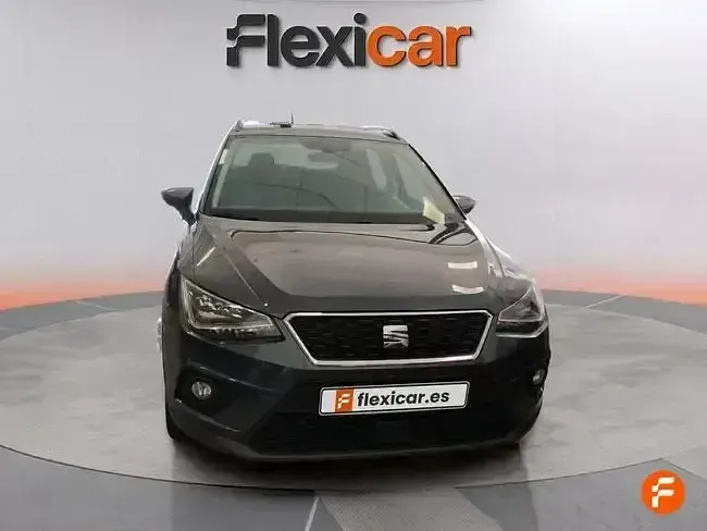 Usado Seat Arona Ecomotive 95 CV (69 kW) 2019 Gris SUV