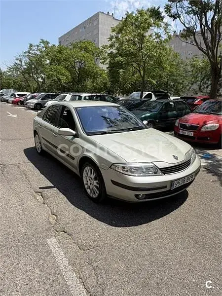 Usado Renault Laguna II Dynamique 140 CV (102 kW) 2002 Beige Berlina