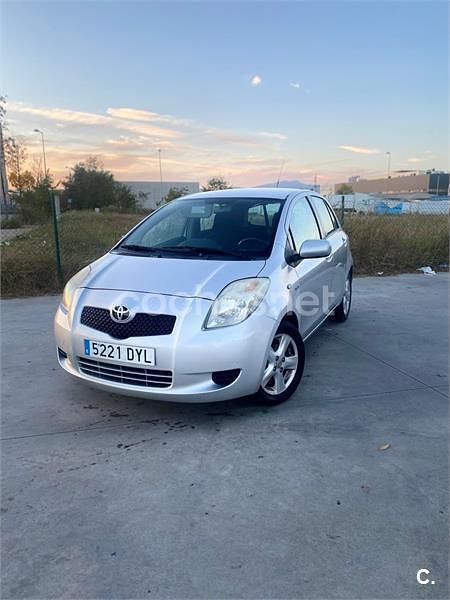 Gris / plata Usado 2006 Toyota Yaris Berlina | 4200 € (Precio justo) - Imagen 1/4